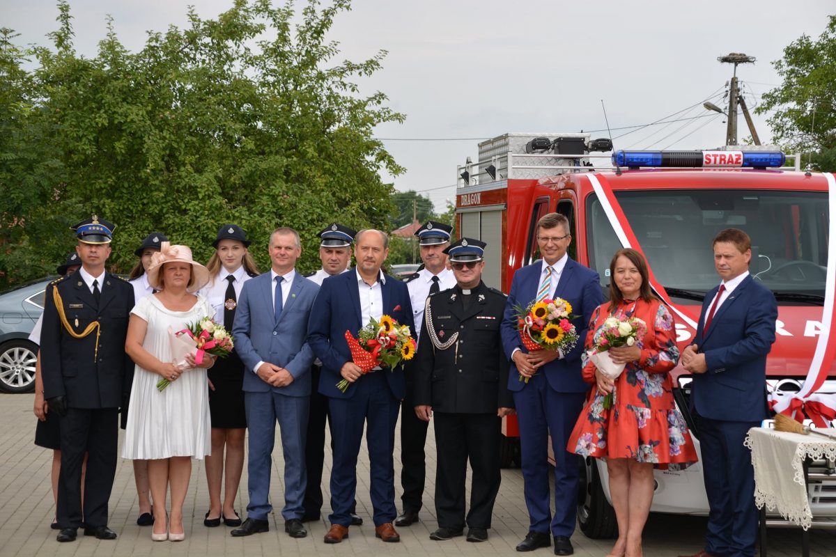 Obraz przedstawiający Uroczyste poświęcenie wozu strażackiego w Ułazowie