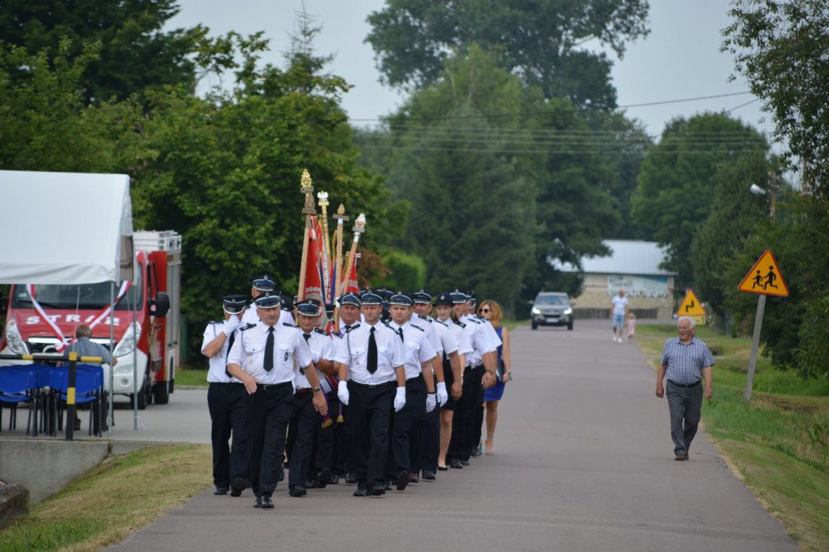Obraz przedstawiający Uroczyste poświęcenie wozu strażackiego w Ułazowie