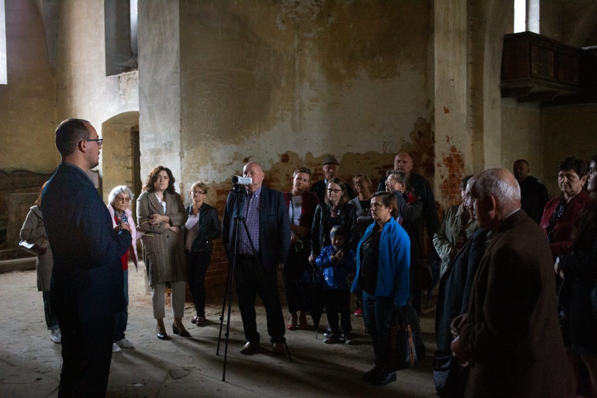 Obraz przedstawiający Spotkanie z Adamem Szczupakiem w Oleszycach [ZDJĘCIA]