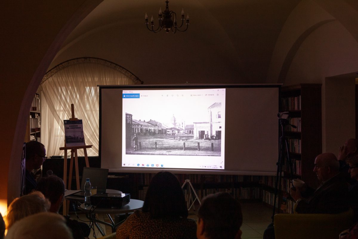 Obraz przedstawiający Spotkanie z Adamem Szczupakiem w Oleszycach [ZDJĘCIA]