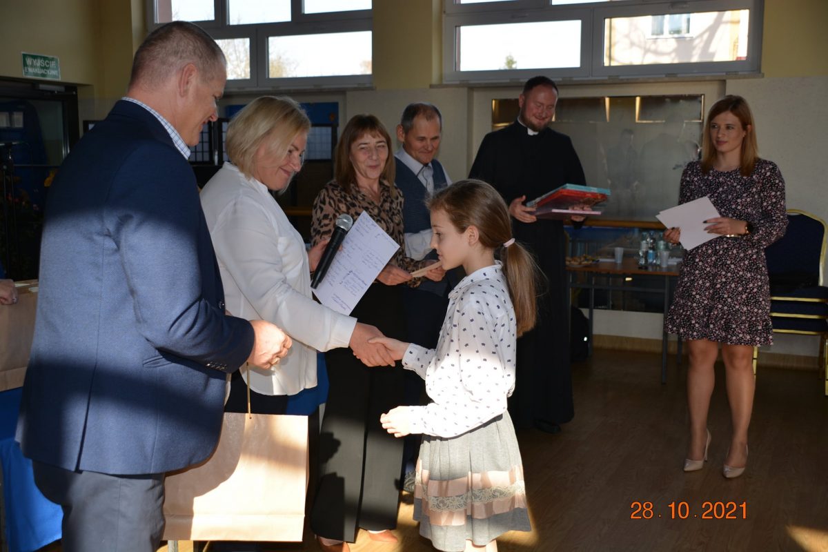 Obraz przedstawiający Stary Dzików: Znamy wyniki Gminnego Konkursu Poezji Religijnej