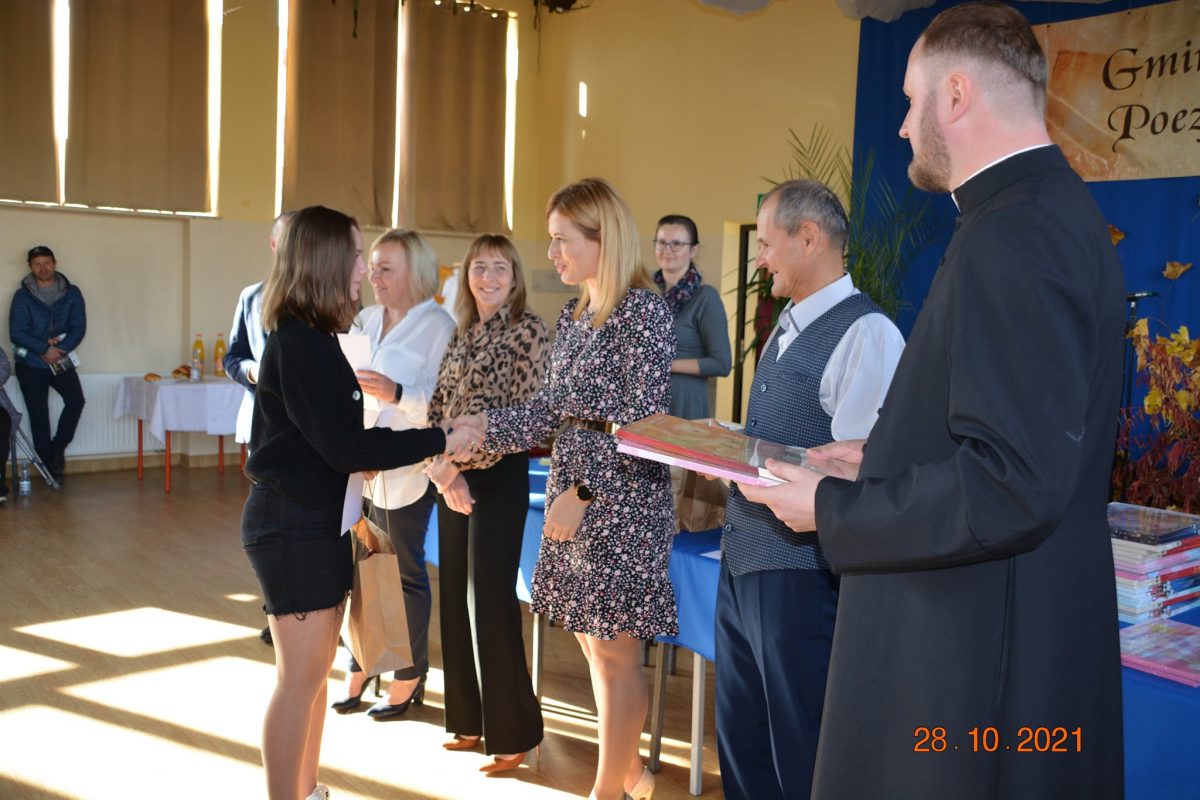 Obraz przedstawiający Stary Dzików: Znamy wyniki Gminnego Konkursu Poezji Religijnej