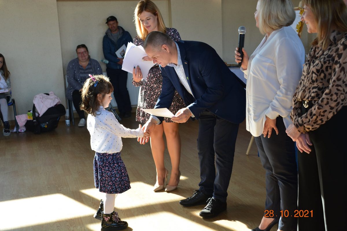 Obraz przedstawiający Stary Dzików: Znamy wyniki Gminnego Konkursu Poezji Religijnej