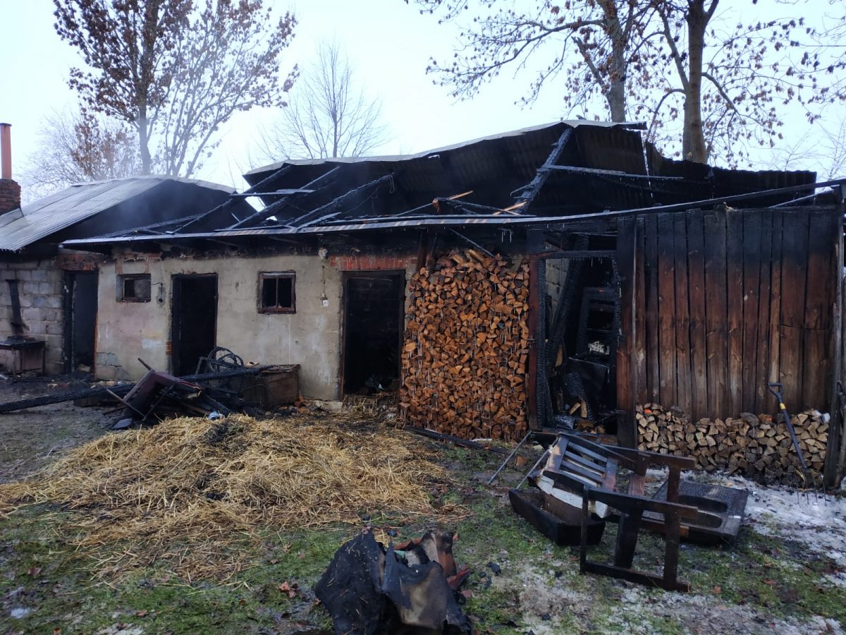 Obraz przedstawiający Tragiczny pożar w Dachnowie. Nie żyje mężczyzna [ZDJĘCIA]