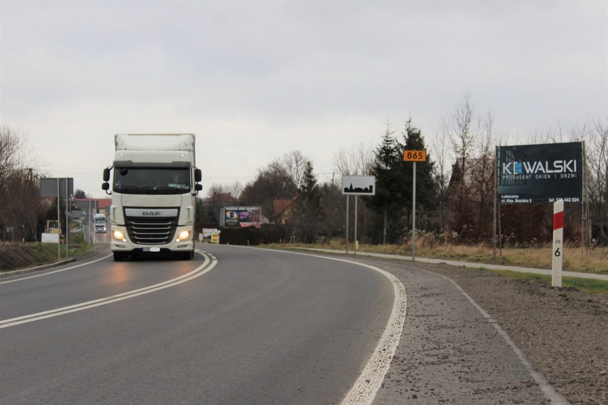 Obraz przedstawiający Remont drogi z Oleszyc do Lipiny oficjalnie zakończony [ZDJĘCIA]