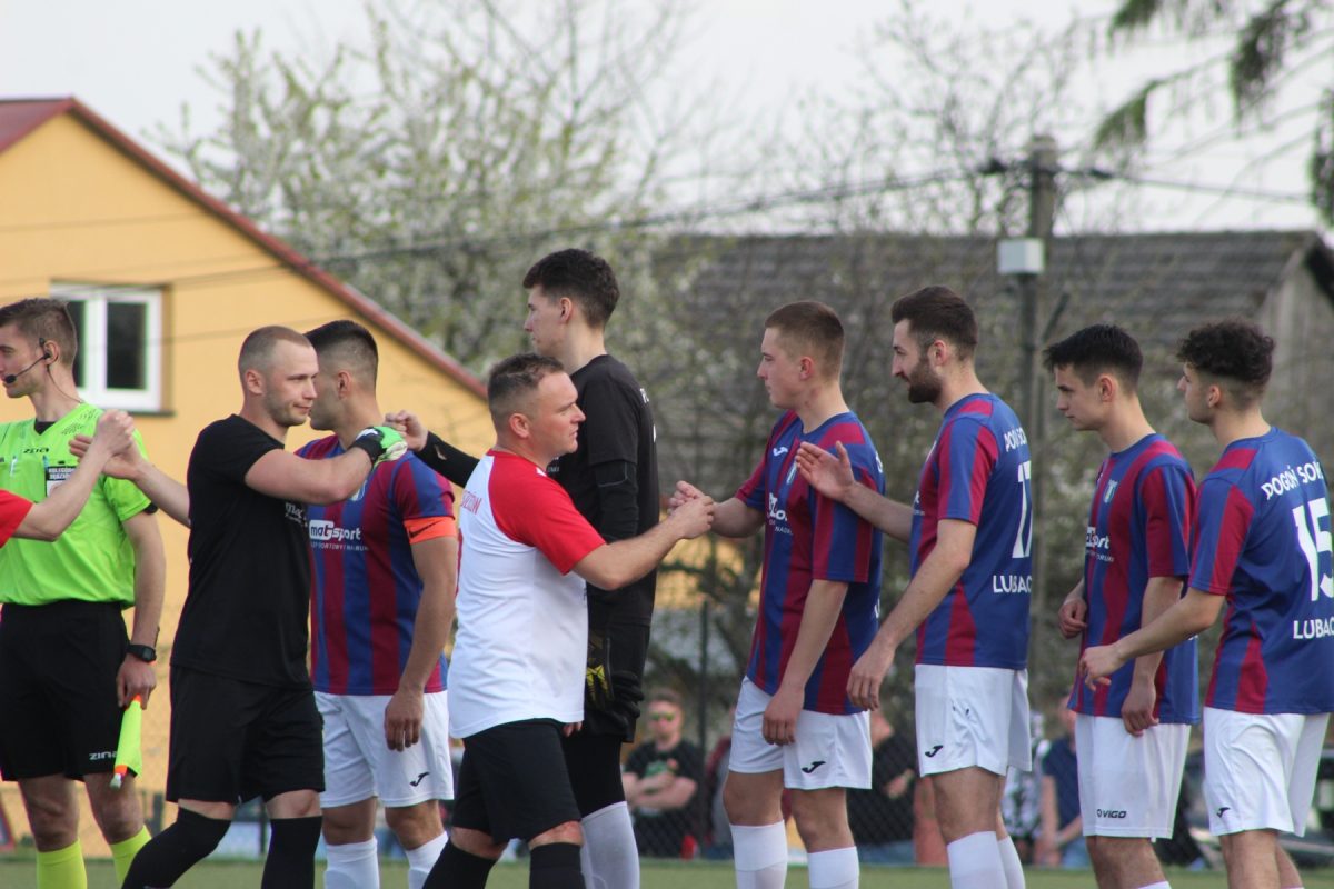 Obraz przedstawiający Pogoń-Sokół Lubaczów na remis z liderem [ZDJĘCIA]