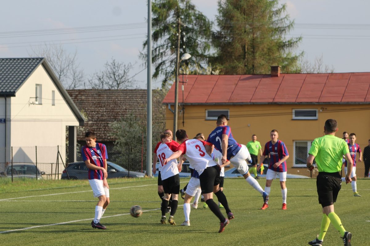 Obraz przedstawiający Pogoń-Sokół Lubaczów na remis z liderem [ZDJĘCIA]