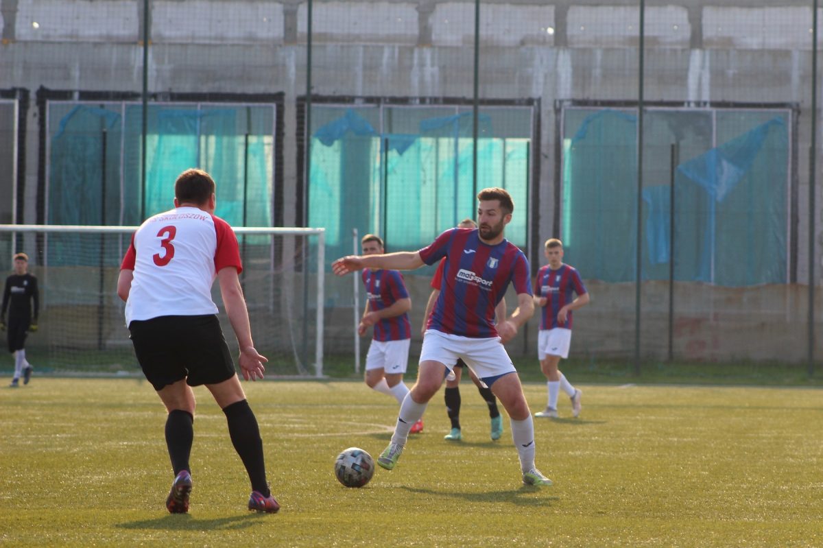 Obraz przedstawiający Pogoń-Sokół Lubaczów na remis z liderem [ZDJĘCIA]