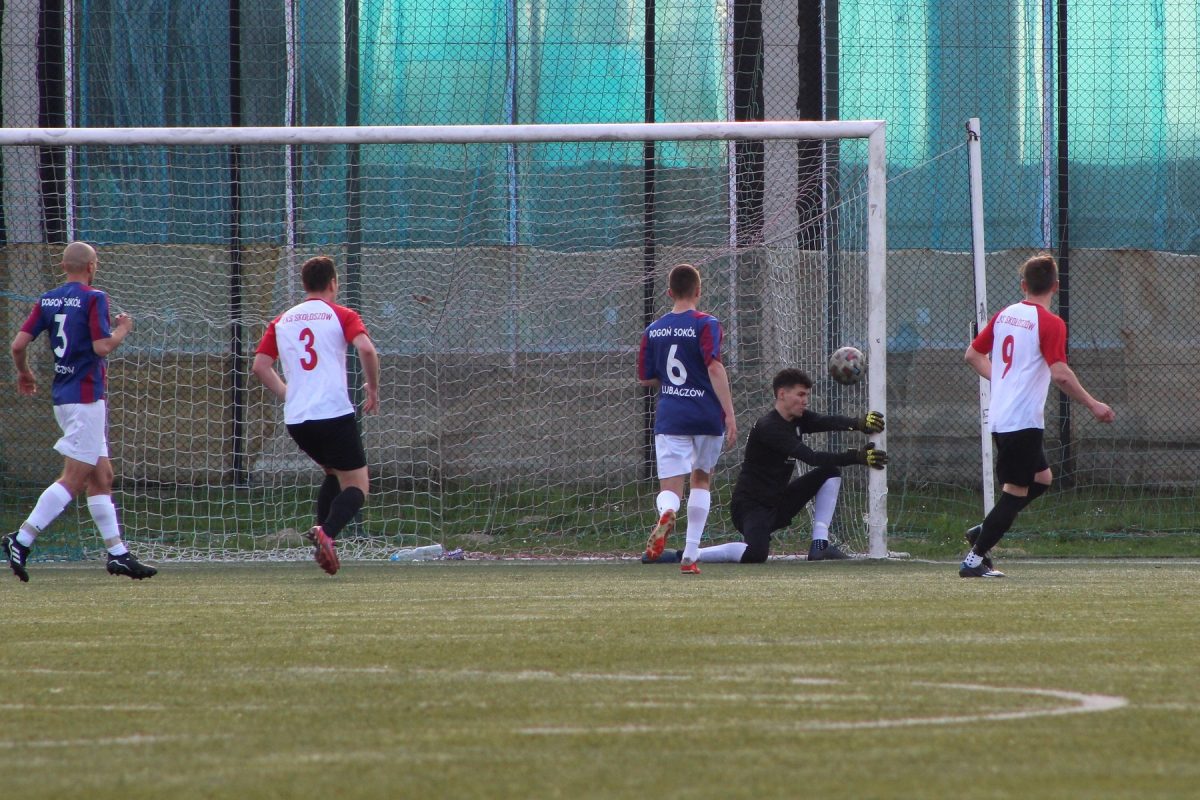 Obraz przedstawiający Pogoń-Sokół Lubaczów na remis z liderem [ZDJĘCIA]