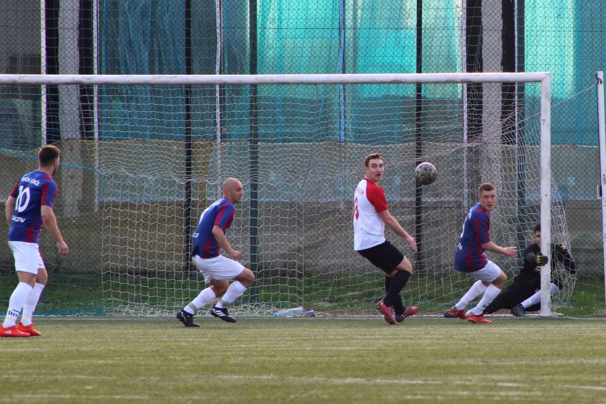 Obraz przedstawiający Pogoń-Sokół Lubaczów na remis z liderem [ZDJĘCIA]