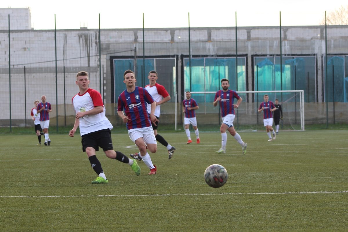 Obraz przedstawiający Pogoń-Sokół Lubaczów na remis z liderem [ZDJĘCIA]