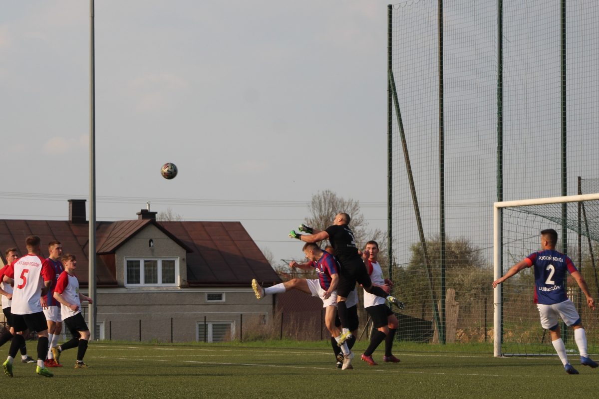 Obraz przedstawiający Pogoń-Sokół Lubaczów na remis z liderem [ZDJĘCIA]