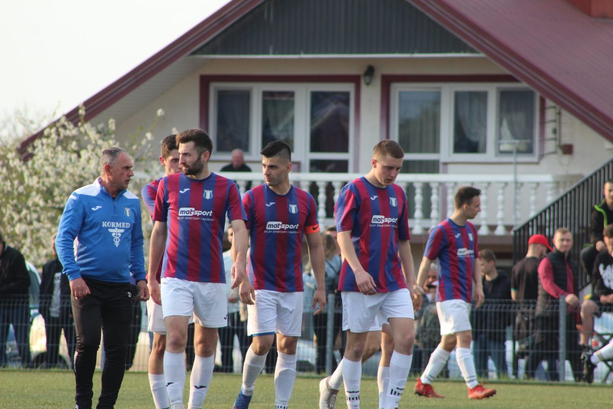 Obraz przedstawiający Pogoń-Sokół Lubaczów na remis z liderem [ZDJĘCIA]