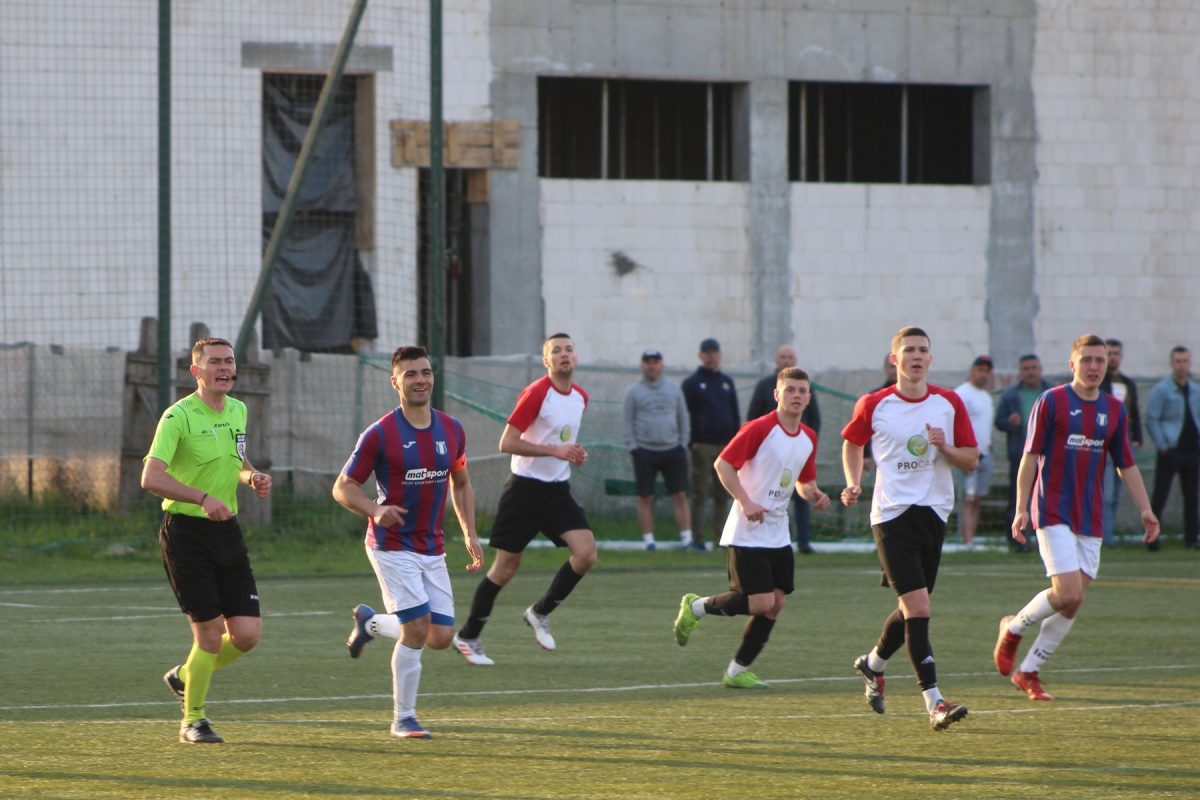 Obraz przedstawiający Pogoń-Sokół Lubaczów na remis z liderem [ZDJĘCIA]