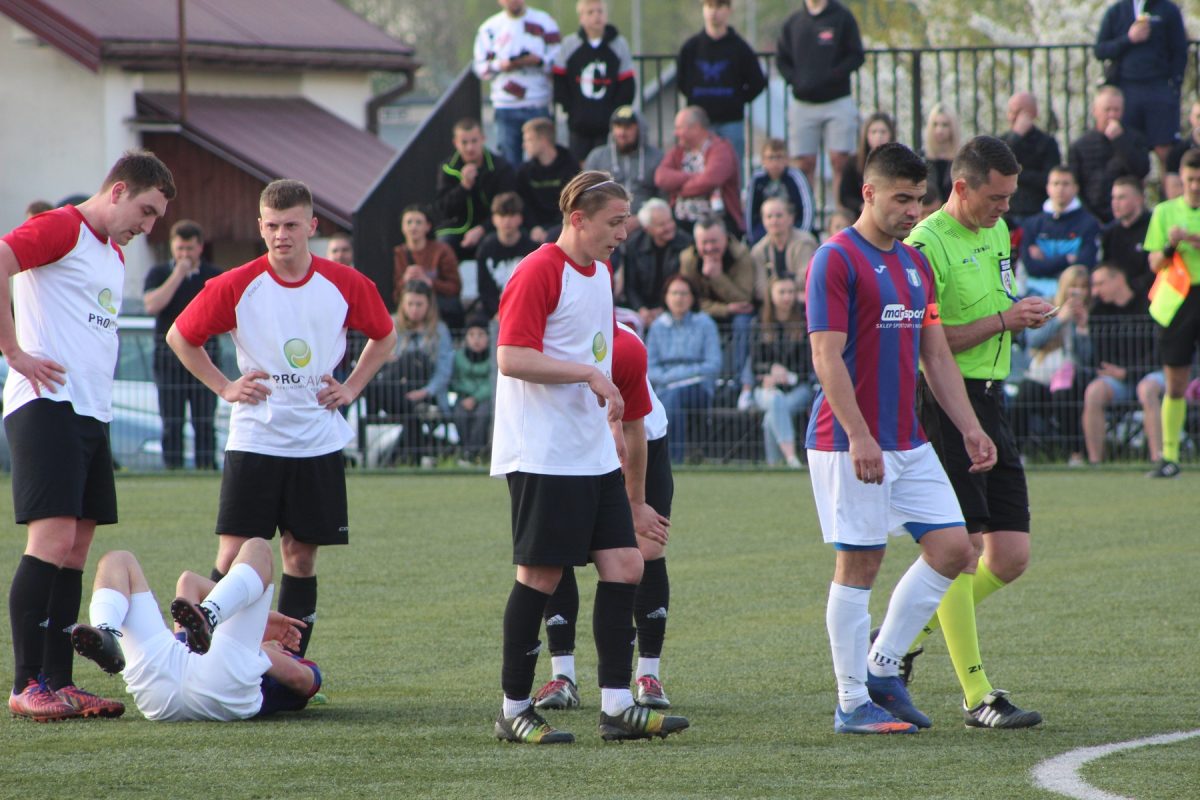 Obraz przedstawiający Pogoń-Sokół Lubaczów na remis z liderem [ZDJĘCIA]