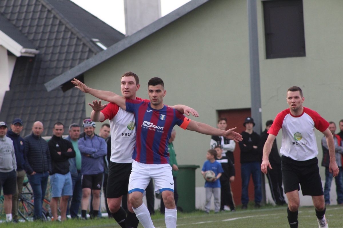 Obraz przedstawiający Pogoń-Sokół Lubaczów na remis z liderem [ZDJĘCIA]
