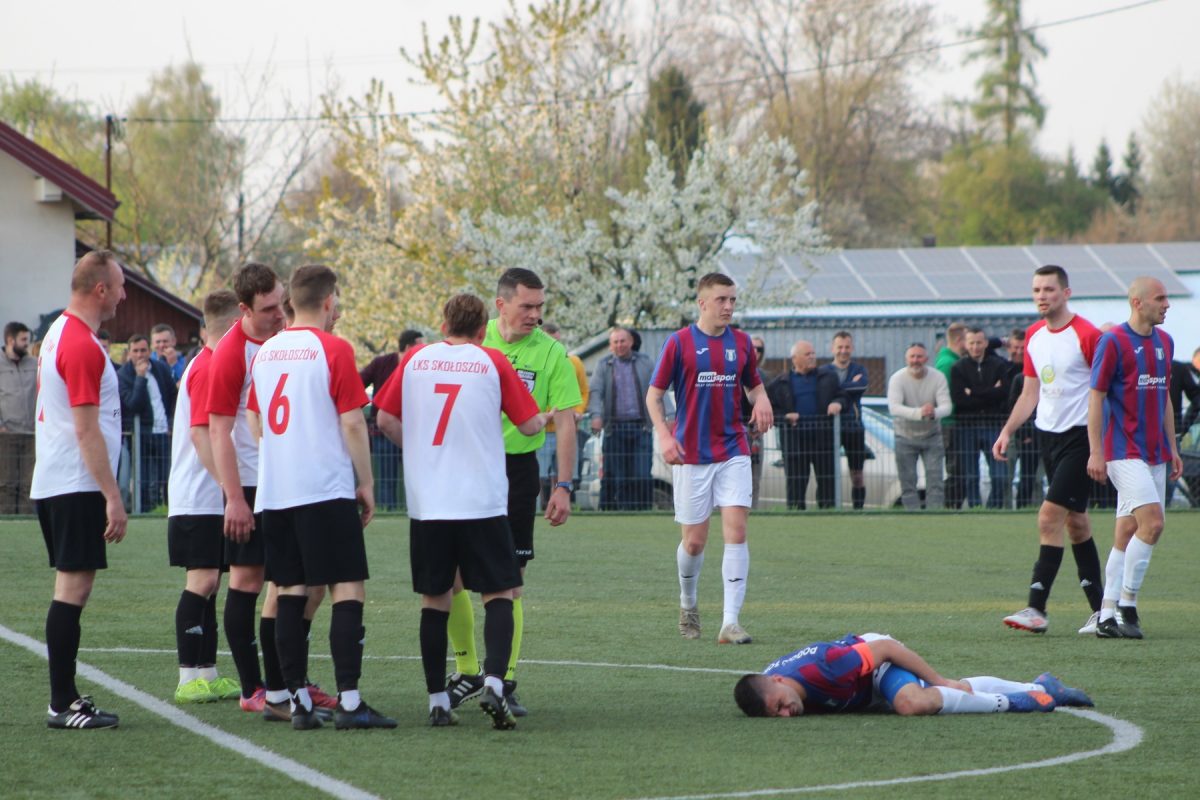 Obraz przedstawiający Pogoń-Sokół Lubaczów na remis z liderem [ZDJĘCIA]
