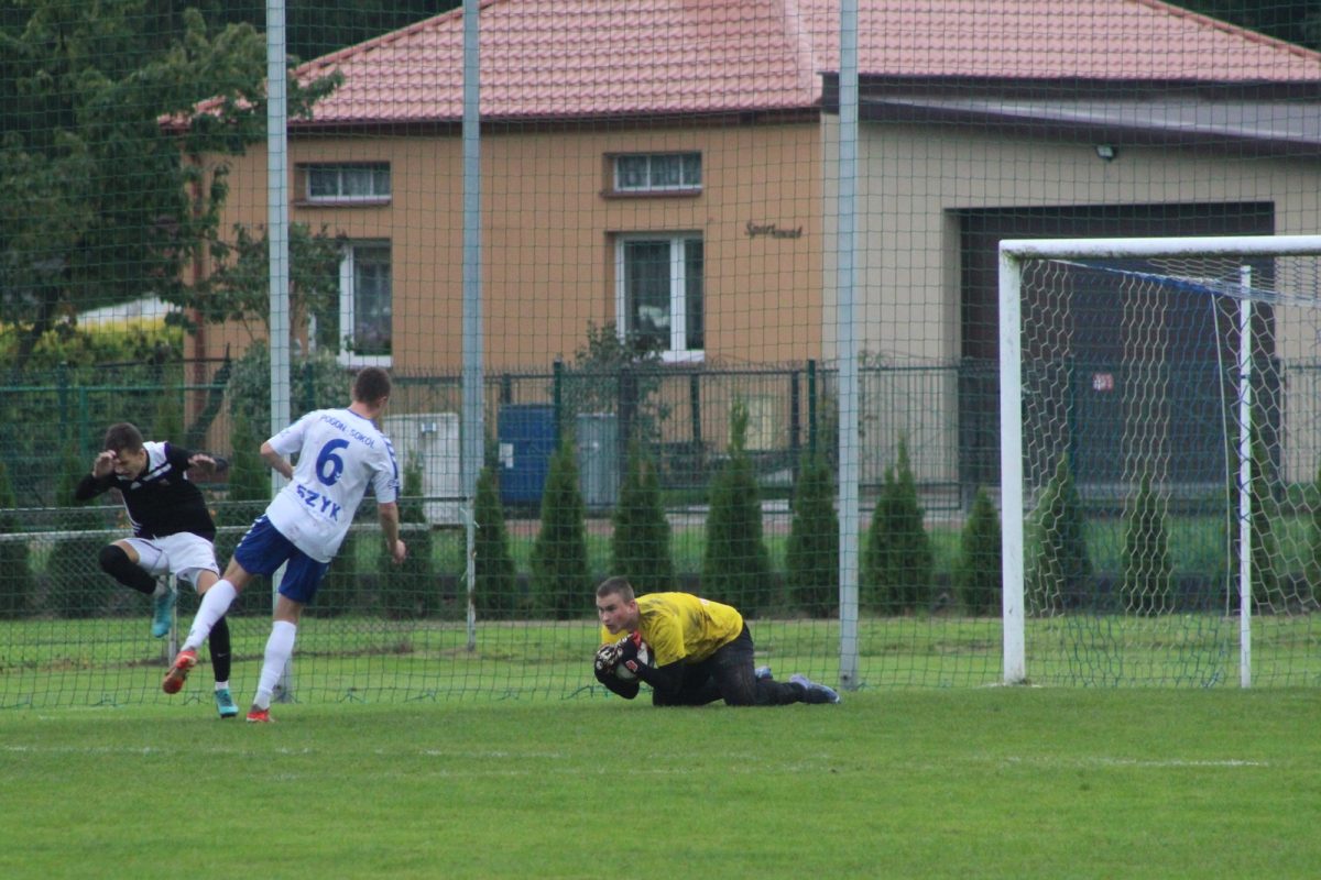 Obraz przedstawiający Piłka nożna: Było ciężko, ale Lubaczów wygrywa [ZDJĘCIA]