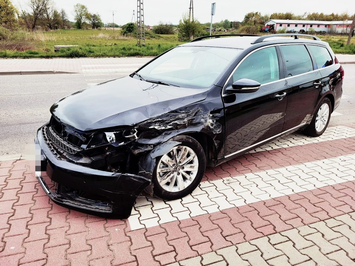 Obraz przedstawiający Zderzenie busa z osobówką na ul. Sobieskiego w Lubaczowie [ZDJĘCIA]