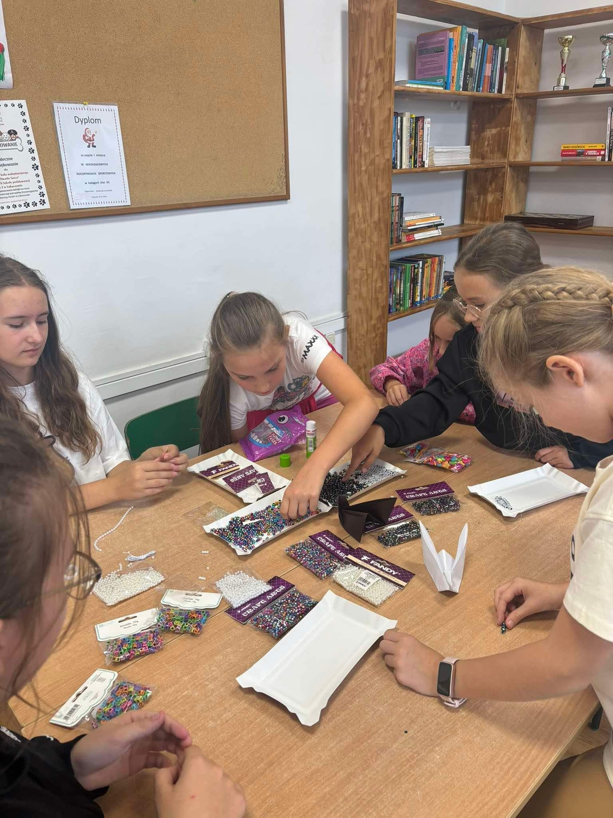 Obraz przedstawiający Projekt „ZmieniaMY DZIEWCZYNY” – tworzenie sztuki i wzajemne zrozumienie