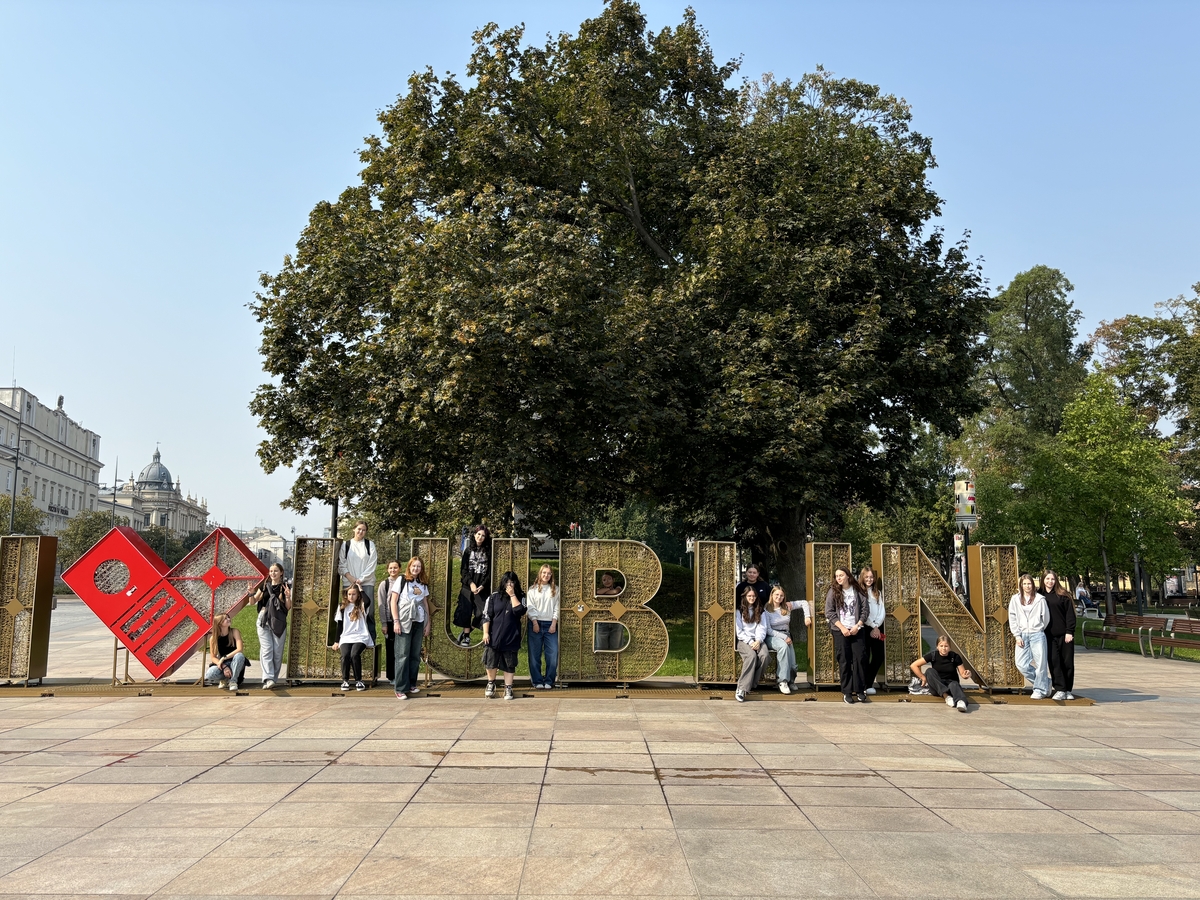 Obraz przedstawiający Projekt „ZmieniaMY DZIEWCZYNY” – tworzenie sztuki i wzajemne zrozumienie