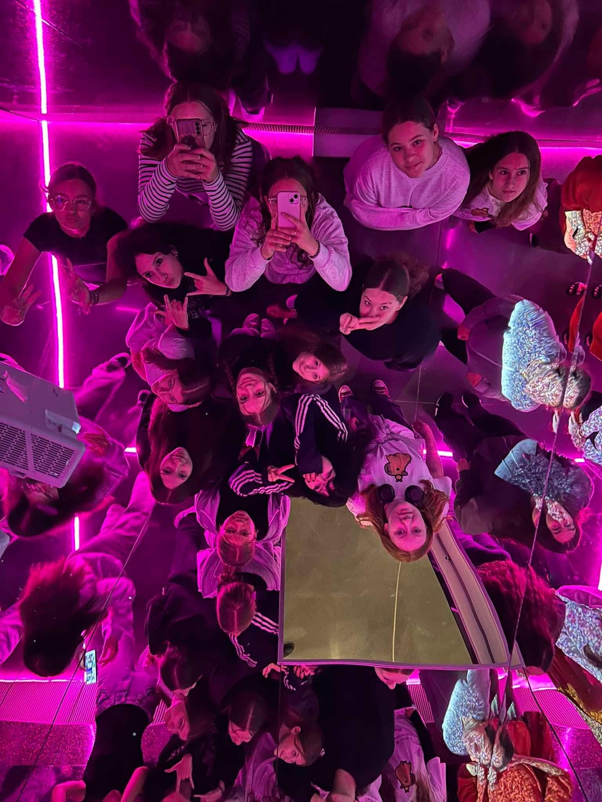 Obraz przedstawiający Projekt „ZmieniaMY DZIEWCZYNY” – tworzenie sztuki i wzajemne zrozumienie