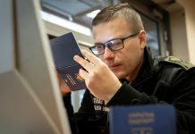 Fałszywe stemple w paszporcie – interwencja Straży Granicznej w Budomierzu