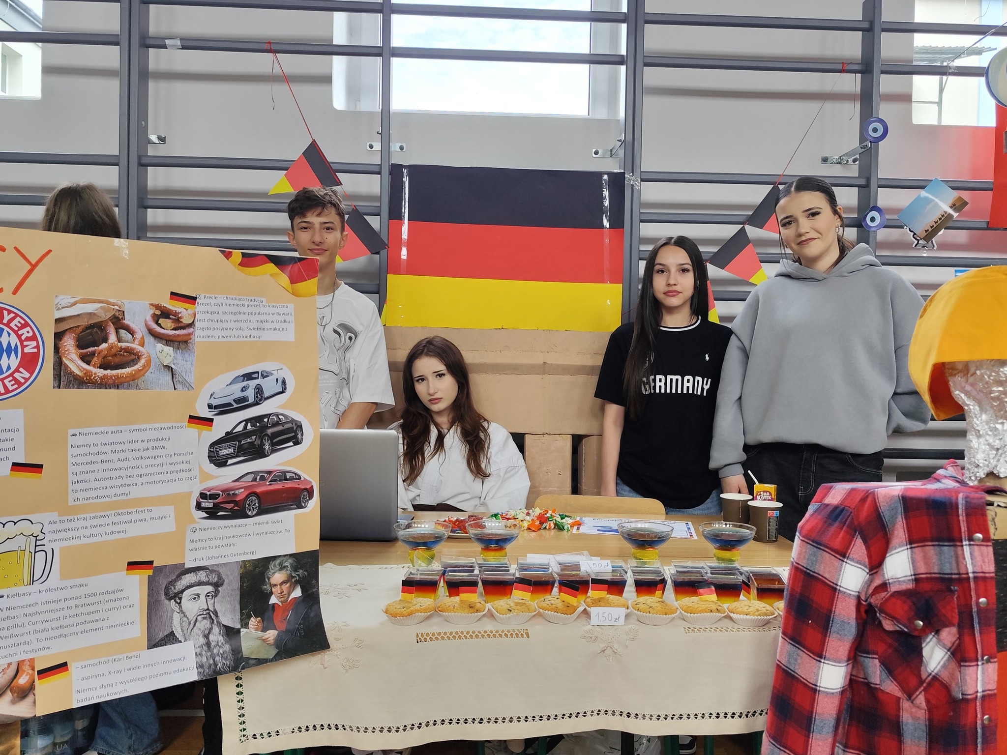 Obraz przedstawiający Dzień Języków Obcych w "Dwójce" – podróż dookoła świata bez wychodzenia ze szkoły