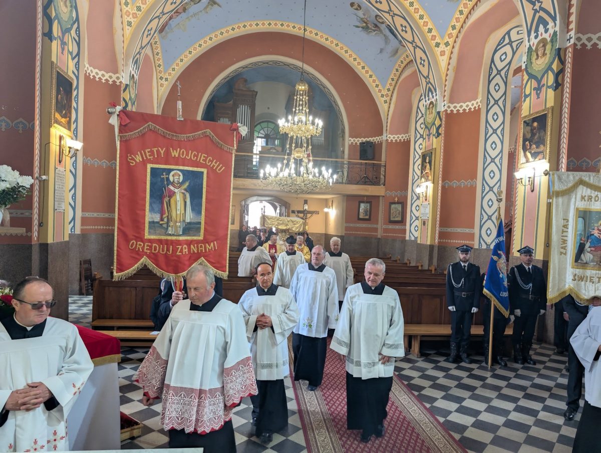 Obraz przedstawiający 60 lat kapłaństwa ks. Jana Chmiela i odpust w Cieszanowie