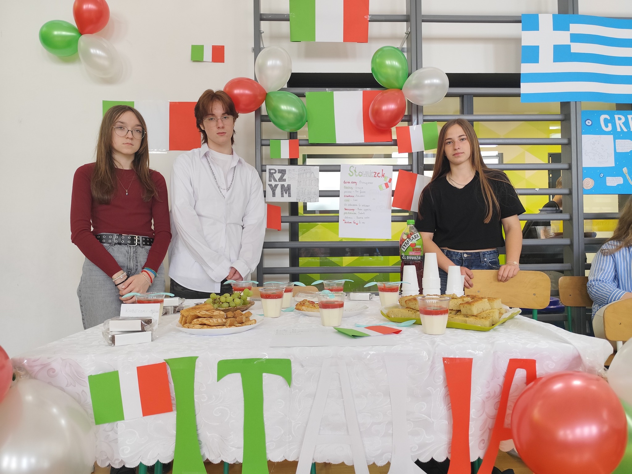 Obraz przedstawiający Dzień Języków Obcych w "Dwójce" – podróż dookoła świata bez wychodzenia ze szkoły