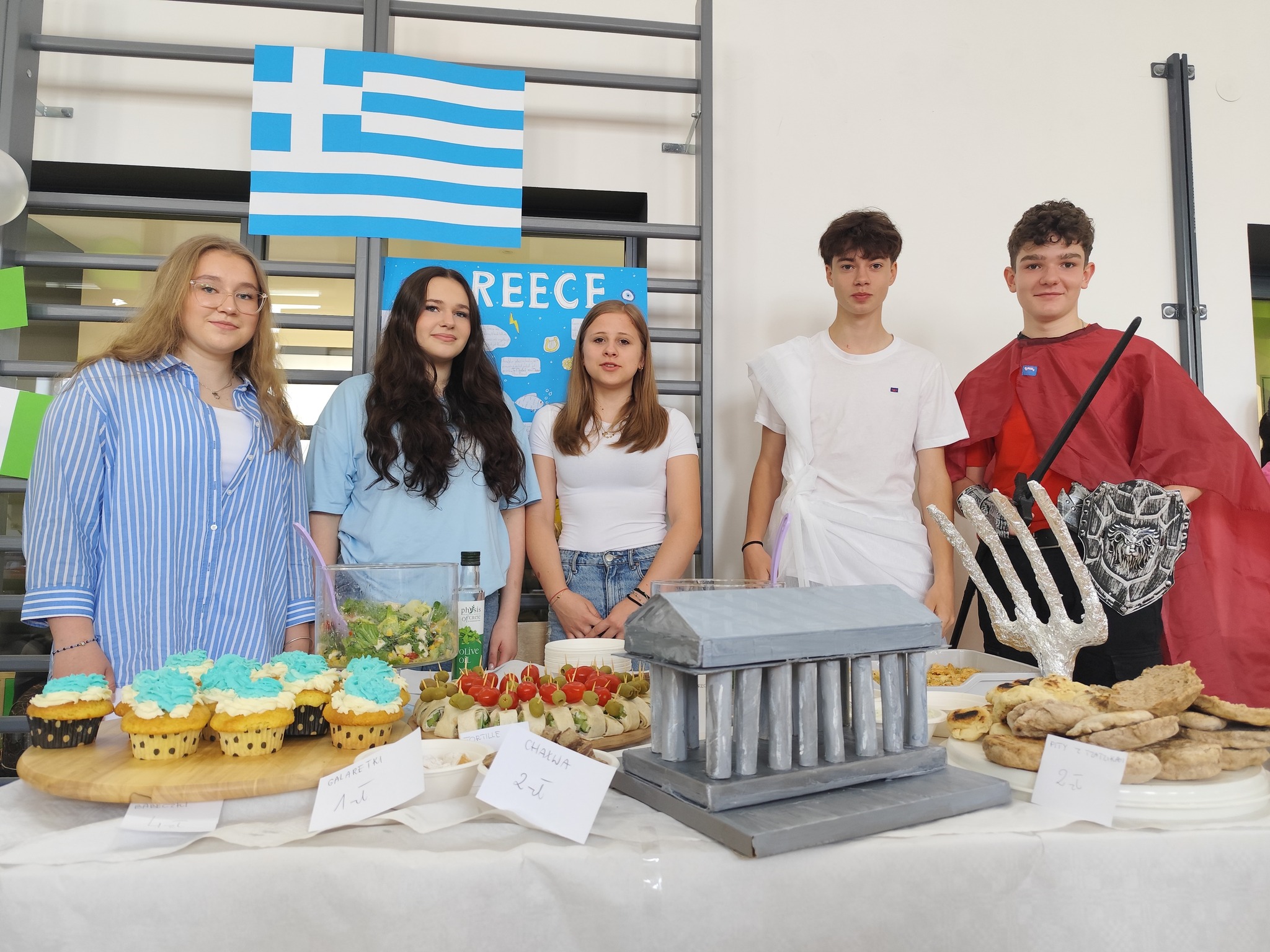 Obraz przedstawiający Dzień Języków Obcych w "Dwójce" – podróż dookoła świata bez wychodzenia ze szkoły