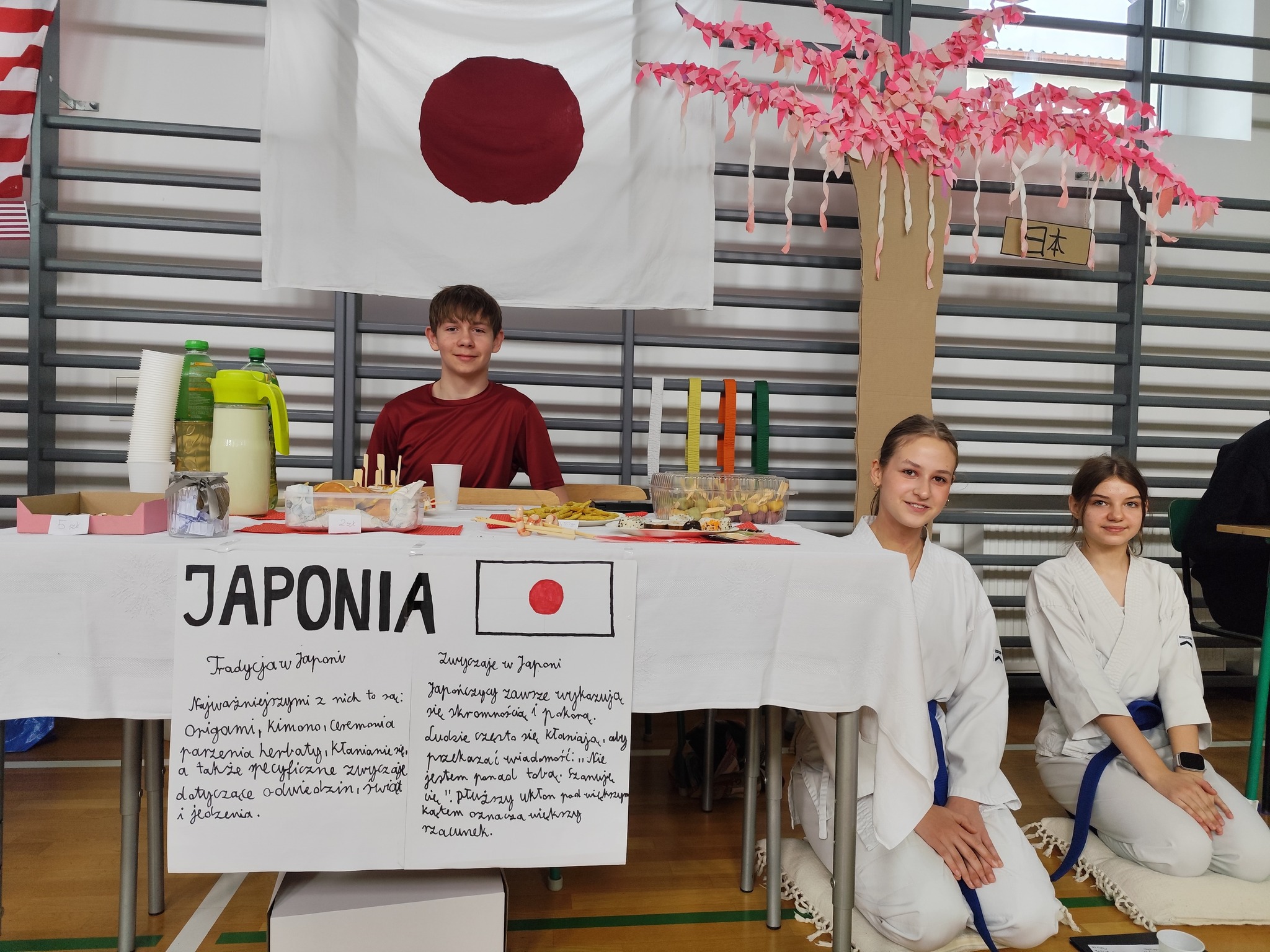 Obraz przedstawiający Dzień Języków Obcych w "Dwójce" – podróż dookoła świata bez wychodzenia ze szkoły