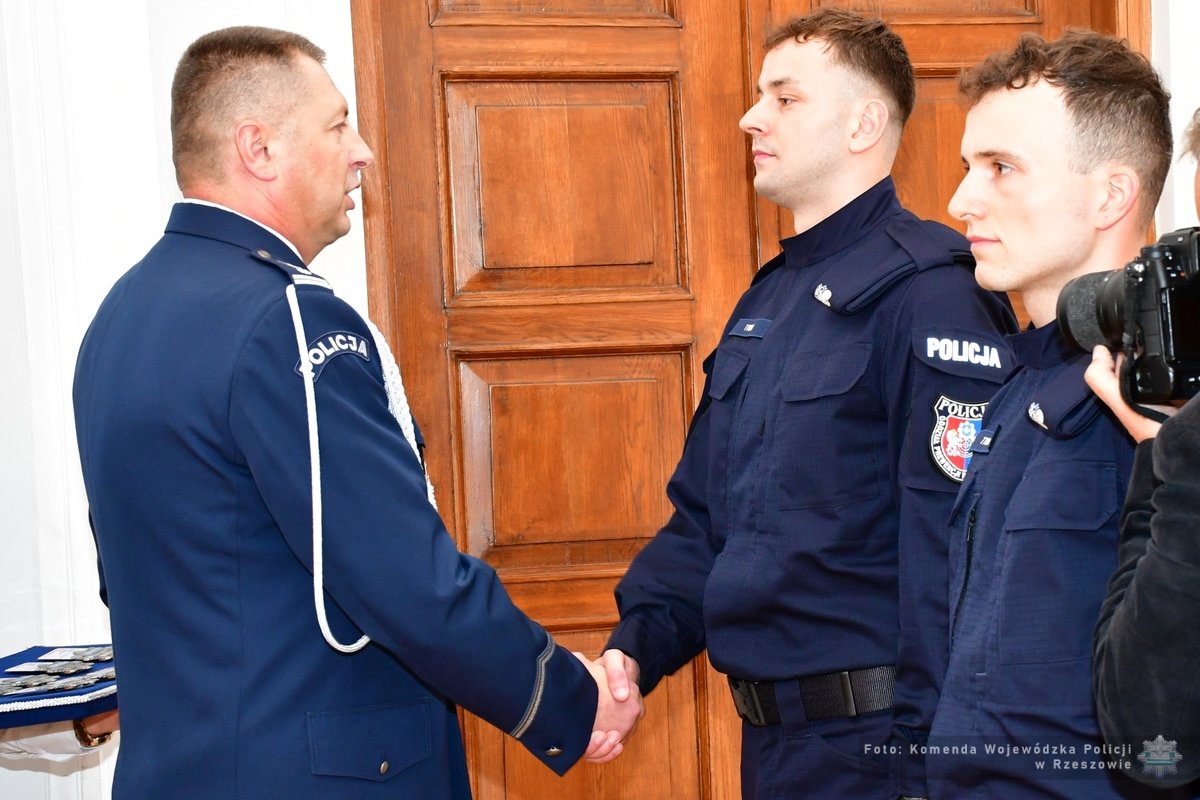 Obraz przedstawiający Nowi funkcjonariusze w szeregach podkarpackiej policji