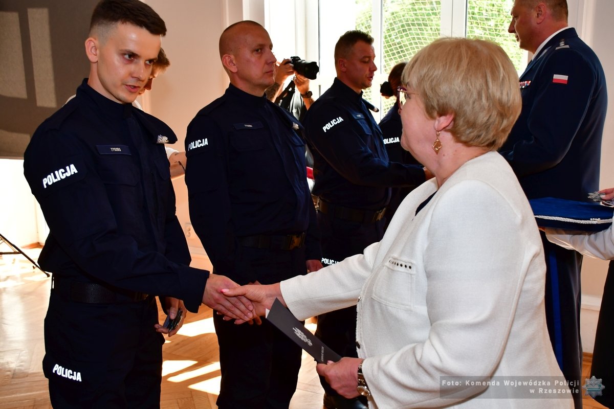 Obraz przedstawiający Nowi funkcjonariusze w szeregach podkarpackiej policji