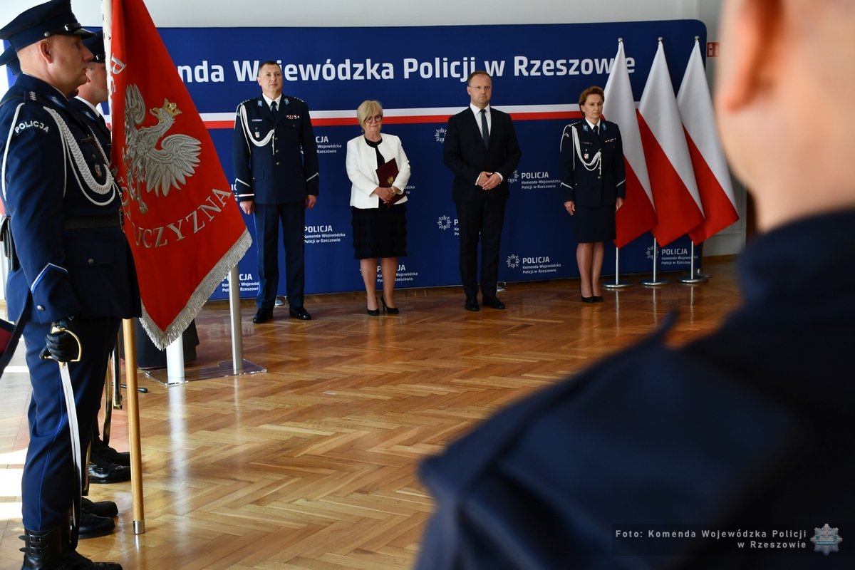 Obraz przedstawiający Nowi funkcjonariusze w szeregach podkarpackiej policji