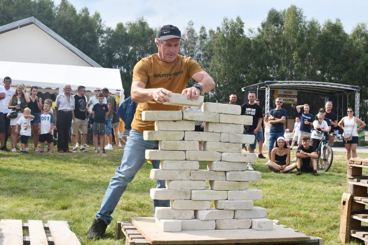 Obraz przedstawiający „Dzień Budowlańca vol. 5.0” – tłumy na stadionie i świetna zabawa w Łukawcu