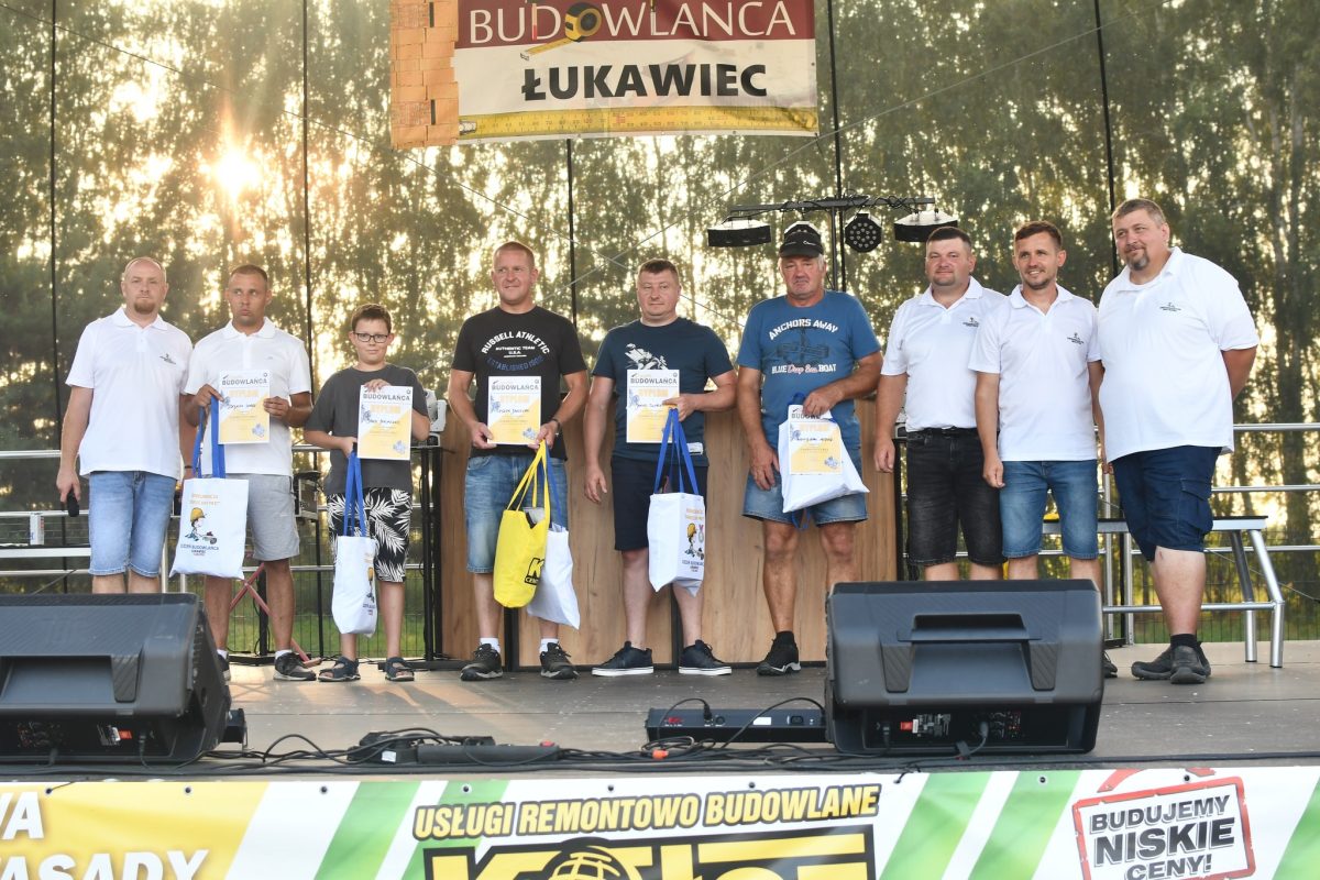 Obraz przedstawiający „Dzień Budowlańca vol. 5.0” – tłumy na stadionie i świetna zabawa w Łukawcu