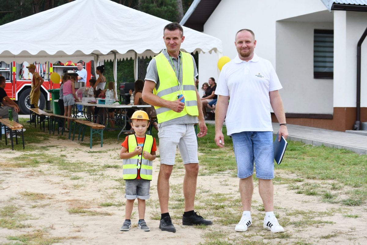 Obraz przedstawiający „Dzień Budowlańca vol. 5.0” – tłumy na stadionie i świetna zabawa w Łukawcu