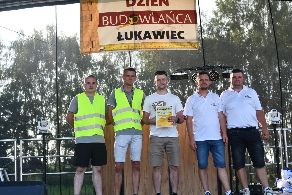 Obraz przedstawiający „Dzień Budowlańca vol. 5.0” – tłumy na stadionie i świetna zabawa w Łukawcu