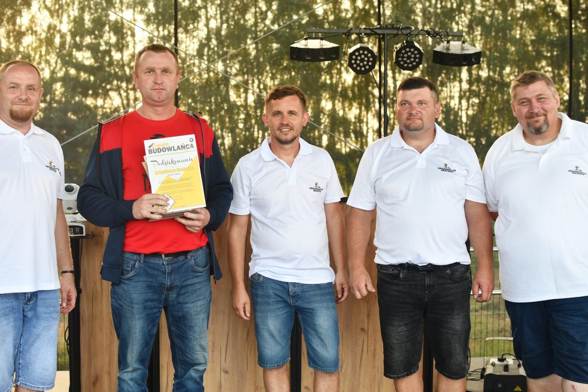 Obraz przedstawiający „Dzień Budowlańca vol. 5.0” – tłumy na stadionie i świetna zabawa w Łukawcu