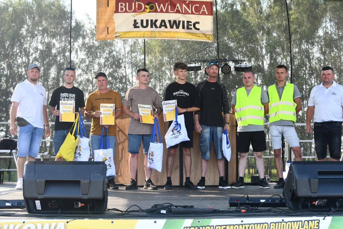 Obraz przedstawiający „Dzień Budowlańca vol. 5.0” – tłumy na stadionie i świetna zabawa w Łukawcu