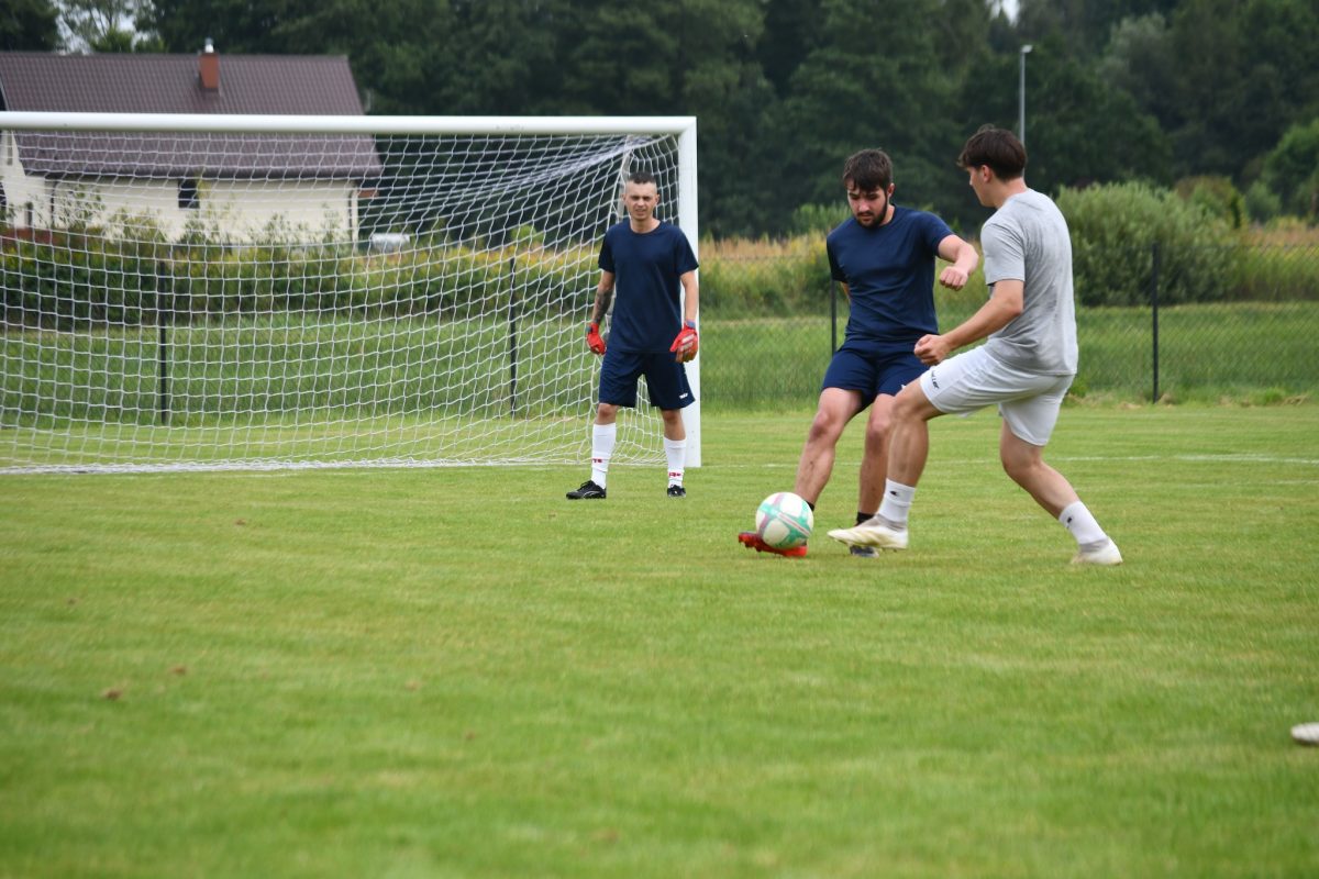 Obraz przedstawiający „Dzień Budowlańca vol. 5.0” – tłumy na stadionie i świetna zabawa w Łukawcu
