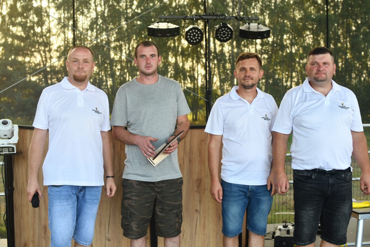 Obraz przedstawiający „Dzień Budowlańca vol. 5.0” – tłumy na stadionie i świetna zabawa w Łukawcu