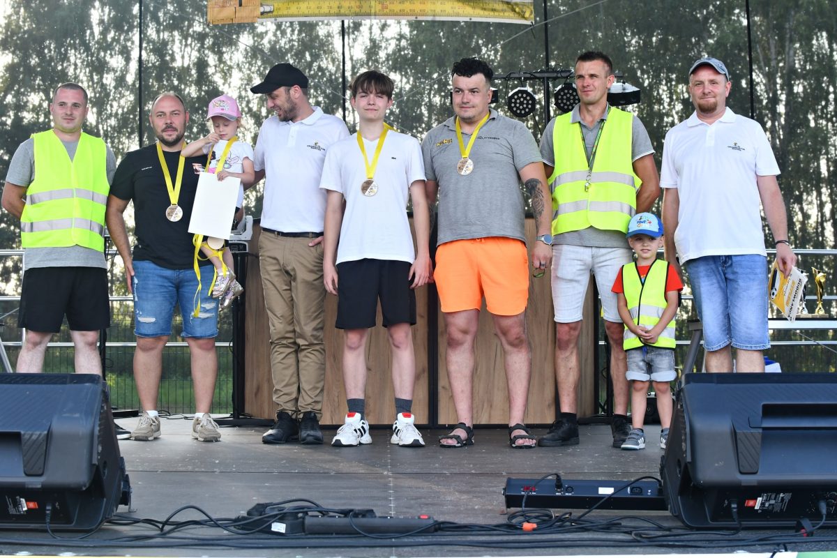 Obraz przedstawiający „Dzień Budowlańca vol. 5.0” – tłumy na stadionie i świetna zabawa w Łukawcu