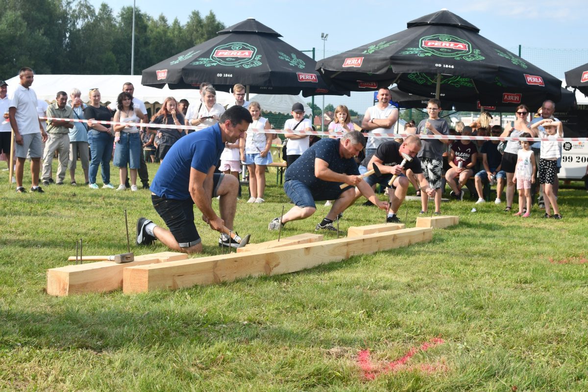 Obraz przedstawiający „Dzień Budowlańca vol. 5.0” – tłumy na stadionie i świetna zabawa w Łukawcu