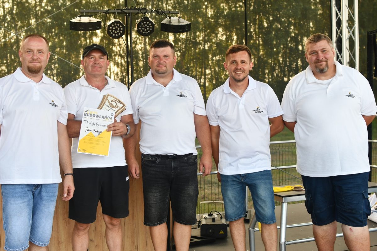 Obraz przedstawiający „Dzień Budowlańca vol. 5.0” – tłumy na stadionie i świetna zabawa w Łukawcu