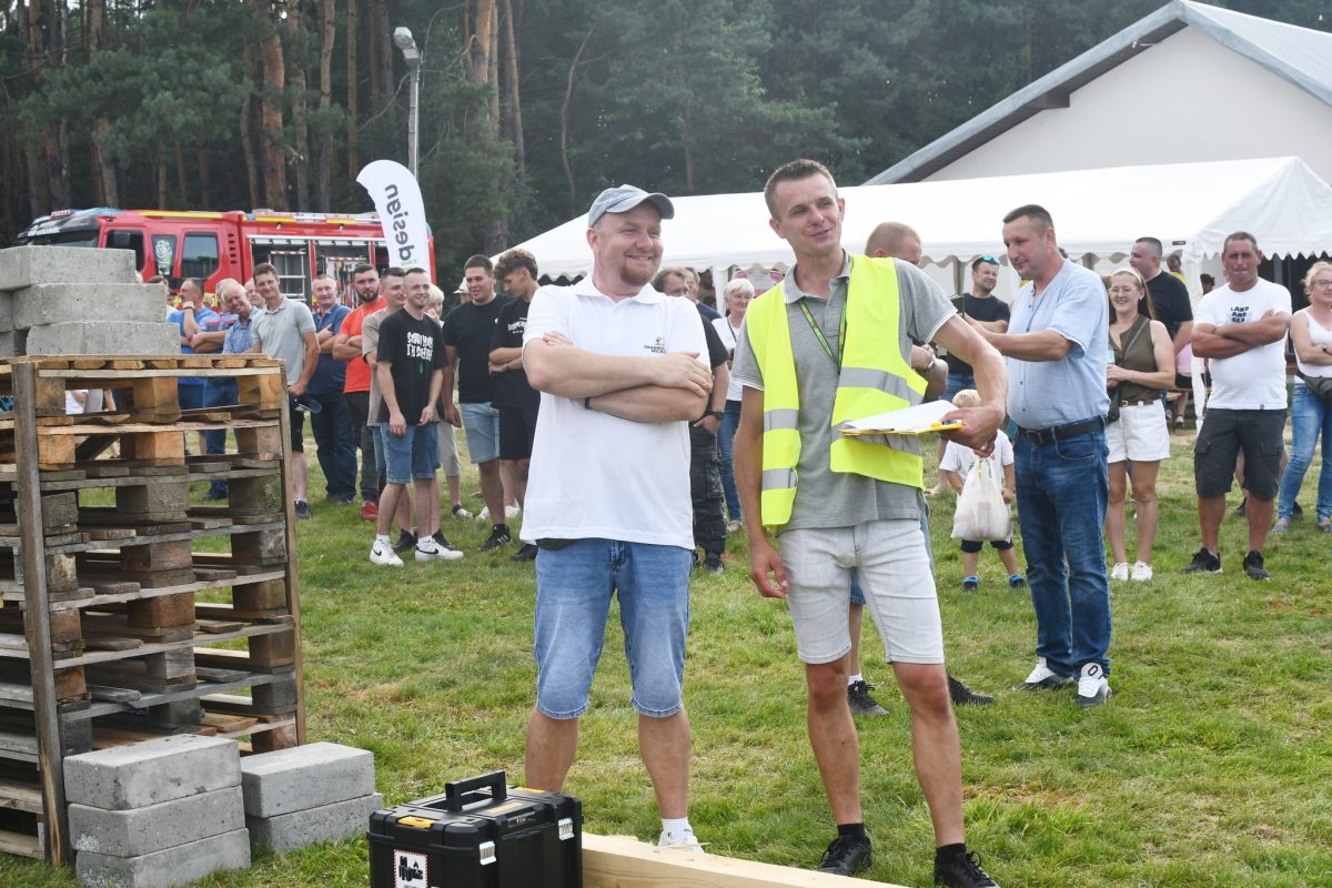 Obraz przedstawiający „Dzień Budowlańca vol. 5.0” – tłumy na stadionie i świetna zabawa w Łukawcu