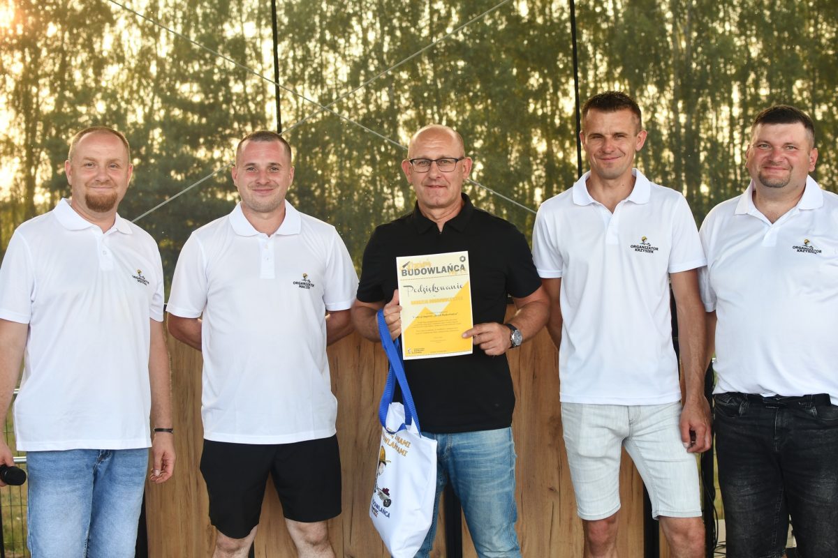 Obraz przedstawiający „Dzień Budowlańca vol. 5.0” – tłumy na stadionie i świetna zabawa w Łukawcu