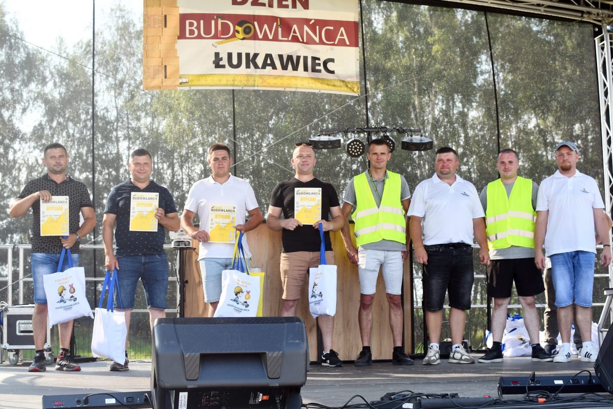 Obraz przedstawiający „Dzień Budowlańca vol. 5.0” – tłumy na stadionie i świetna zabawa w Łukawcu
