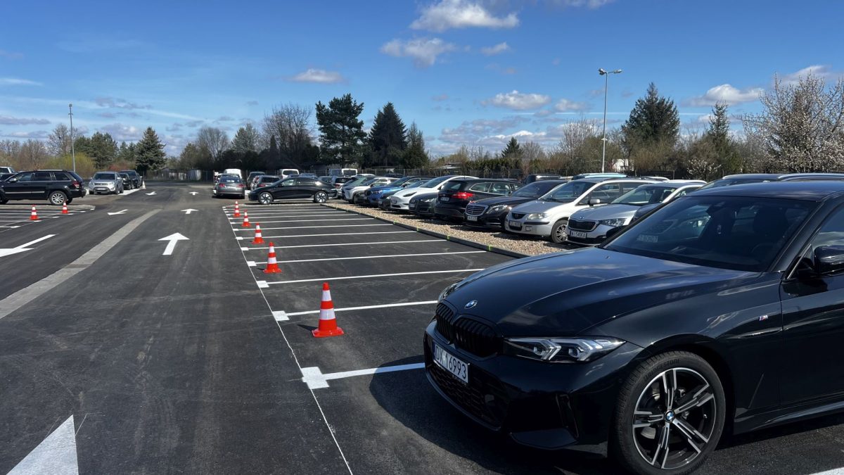 Obraz przedstawiający Gdzie zaparkować przy Porcie Lotniczym Wrocław? Wygodny parking z transferem i prostą rezerwacją
